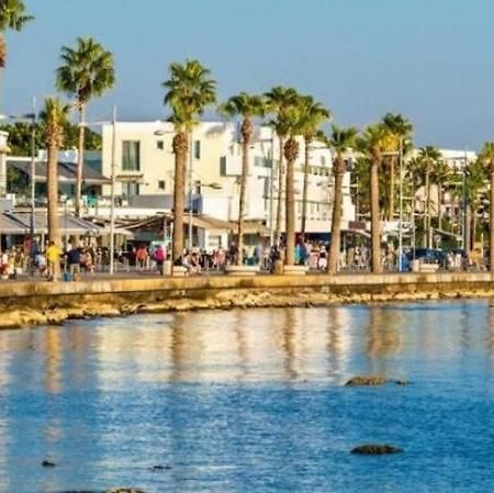 Poseidon 51 - Beachfront Two Bedroom Apartment Paphos Buitenkant foto