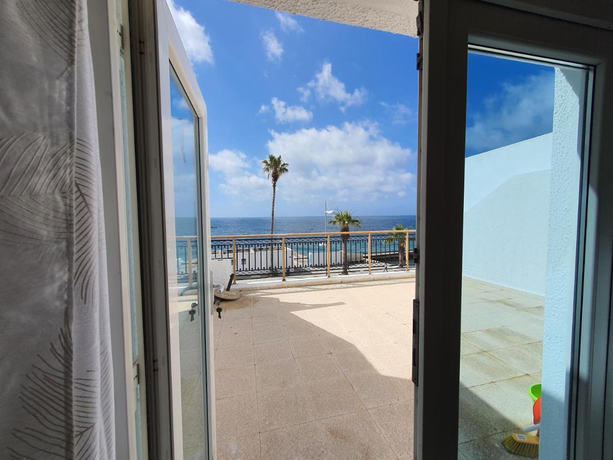 Poseidon 51 - Beachfront Two Bedroom Apartment Paphos Buitenkant foto