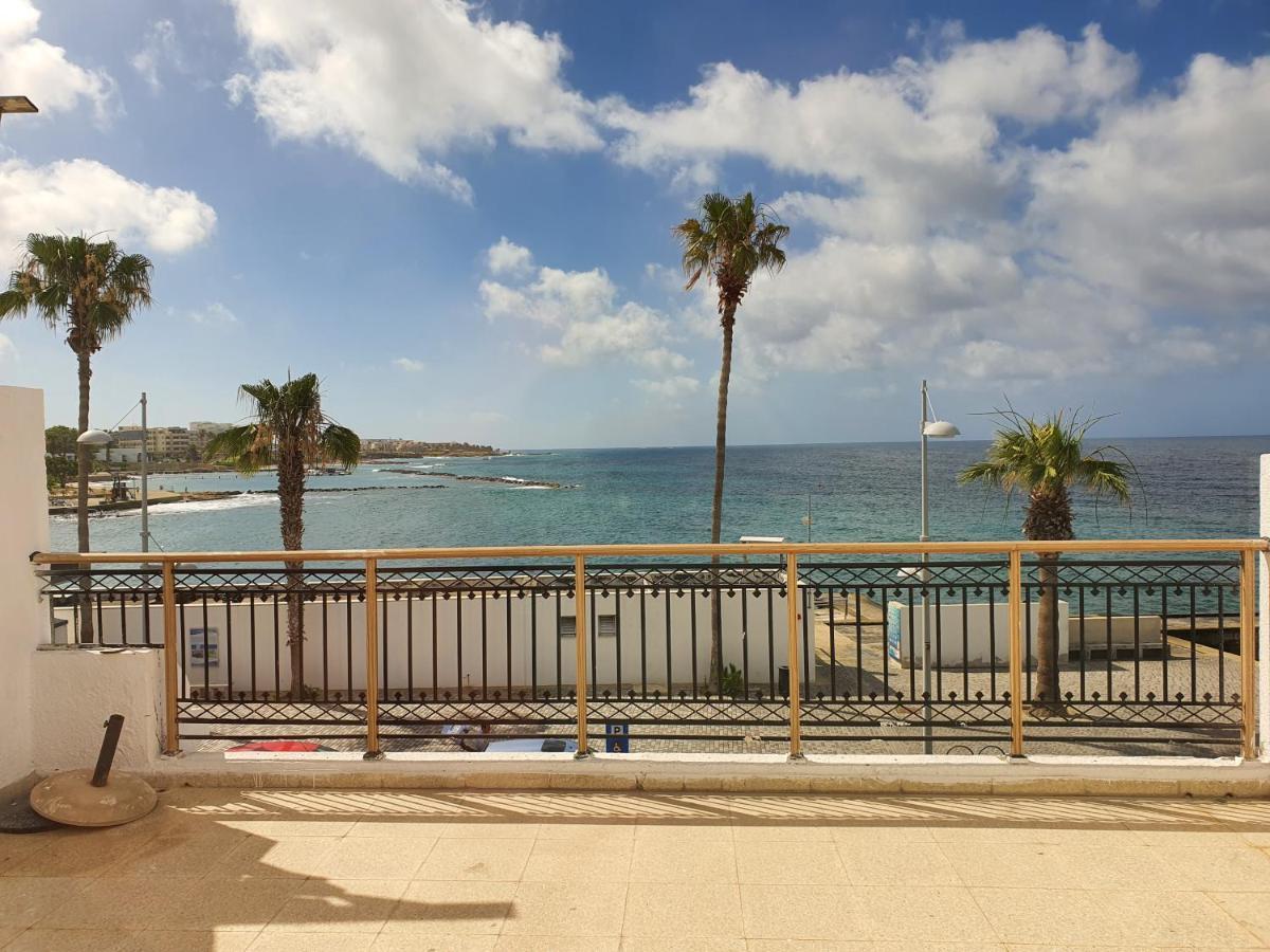 Poseidon 51 - Beachfront Two Bedroom Apartment Paphos Buitenkant foto
